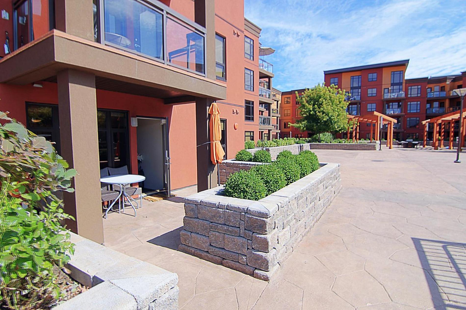 Playa Del Sol Resort - Vacation Rentals Kelowna Exterior photo