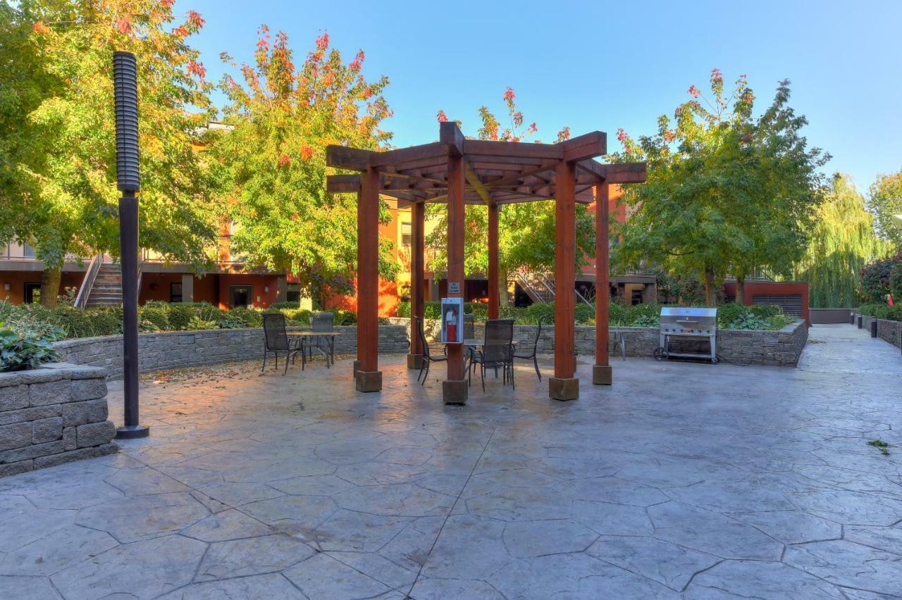 Playa Del Sol Resort - Vacation Rentals Kelowna Exterior photo