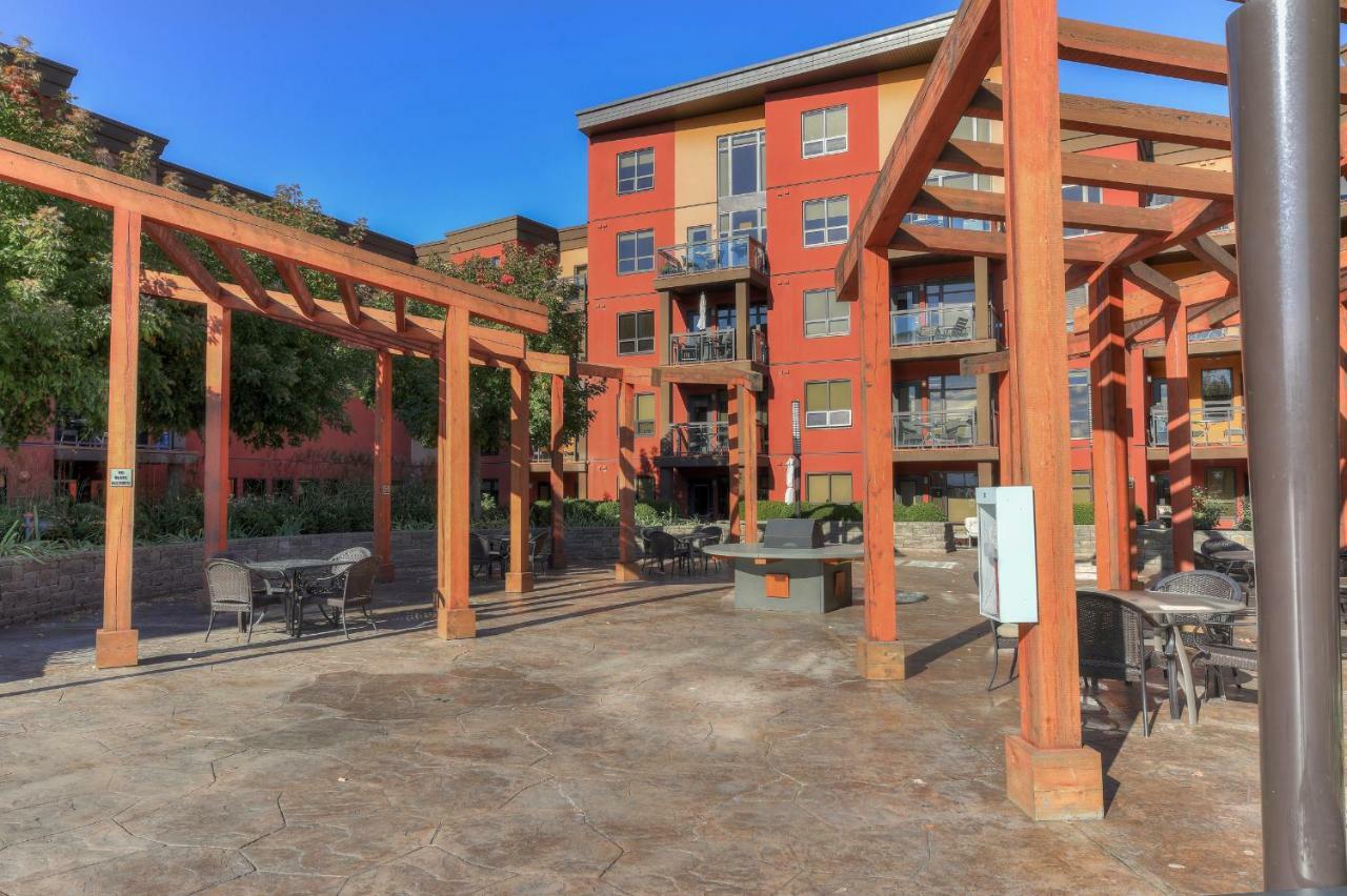 Playa Del Sol Resort - Vacation Rentals Kelowna Exterior photo